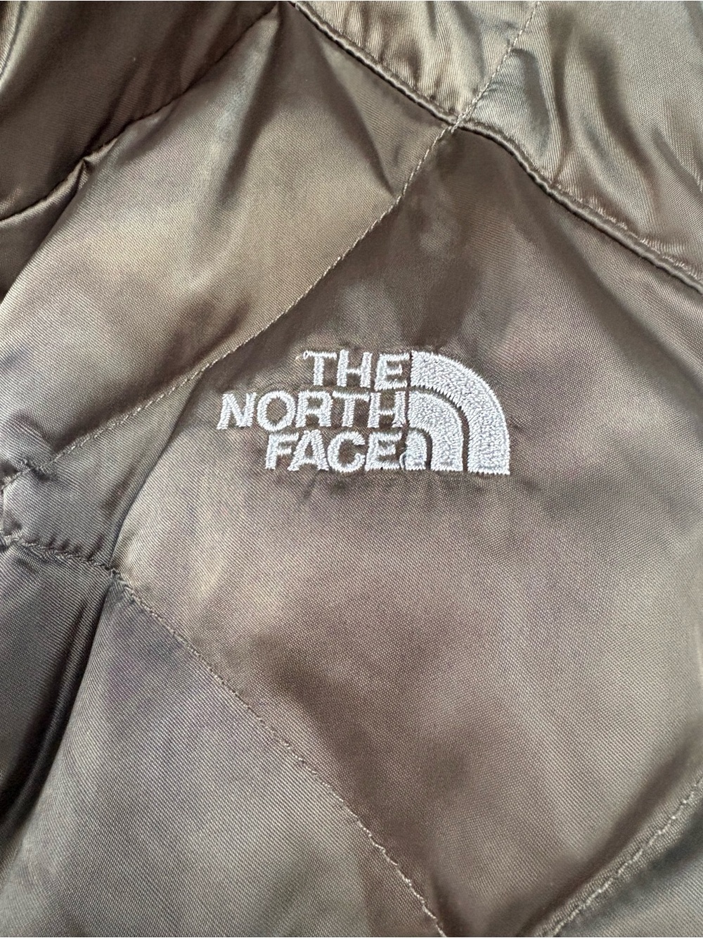 The North Face Women's Quilted 550 Insulated Vest — Brown Size X-Small - Picture 5 of 10
